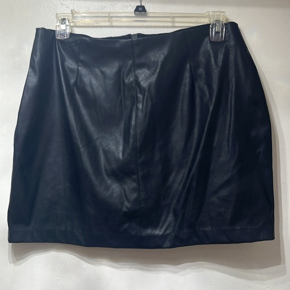 NWOT faux leather skirt - Picture 4 of 4